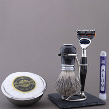 Load image into Gallery viewer, Haryali&#39;s Victoria Range Shaving Kit - HARYALI LONDON